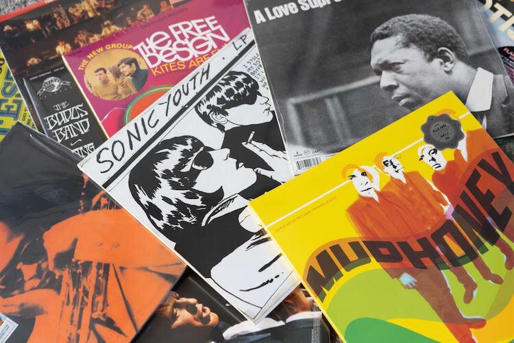 The album collection reaches into the hundreds are jazz, big band, bebop and '60s/'70s rock, as well as indie rock, trip hop, chill lounge and exotica. 